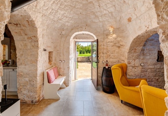 Main entrance to the Trulli with a view of the exterior  – Trulli Littoria