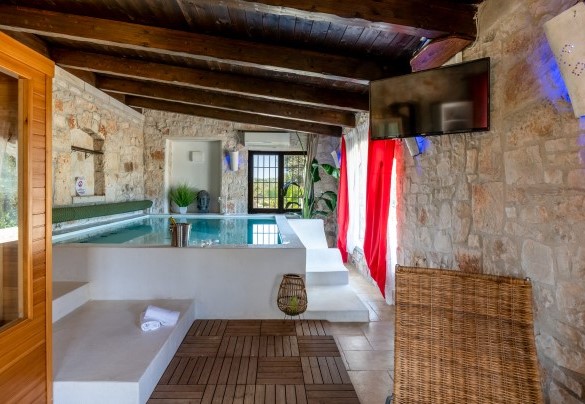 Diving into the stone jacuzzi you can contemplate the view outside  – Trulli Littoria 