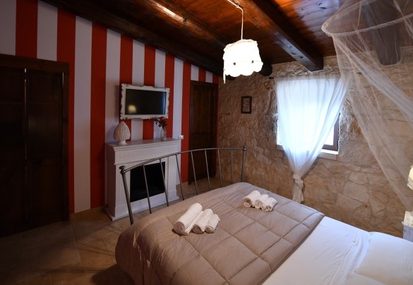 Camera matrimoniale padronale con bagno en-suite - Trulli Littoria