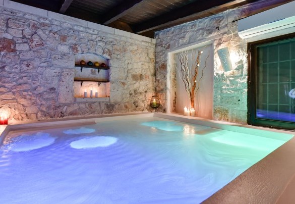 Vasca idromassaggio in pietra – Trulli Littoria