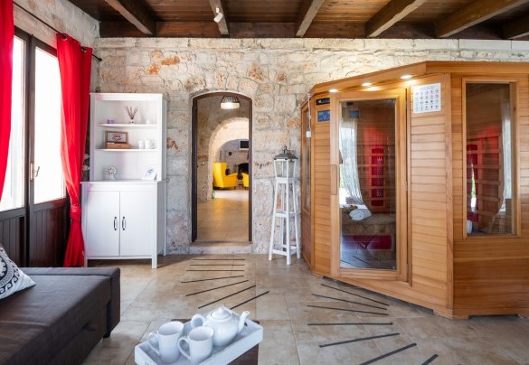 The spa has its own direct access to the outside  - Trulli Littoria