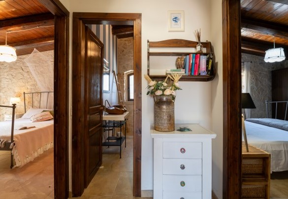 The two double bedrooms overlook the hallway from which there is also access to the full bathroom with shower  – Trulli Littoria
