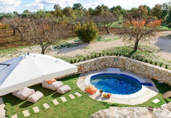 La piscina idromassaggio vista dall’alto - Trulli Littoria