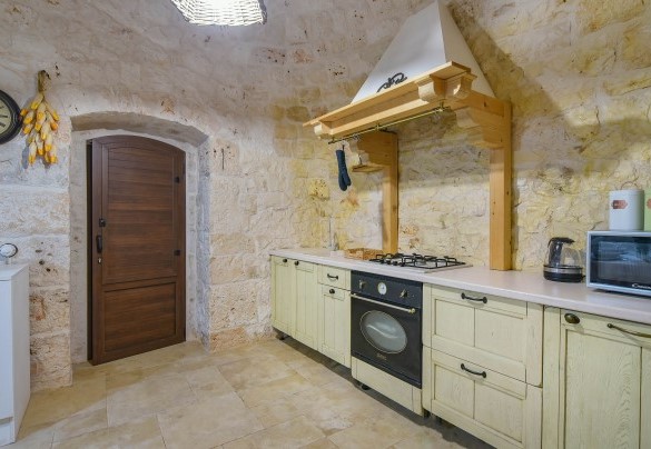 Cucina a vista realizzata nel trullo – Trulli Littoria