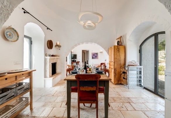 L’ambiente unico con living e pranzo - Trullo Luna