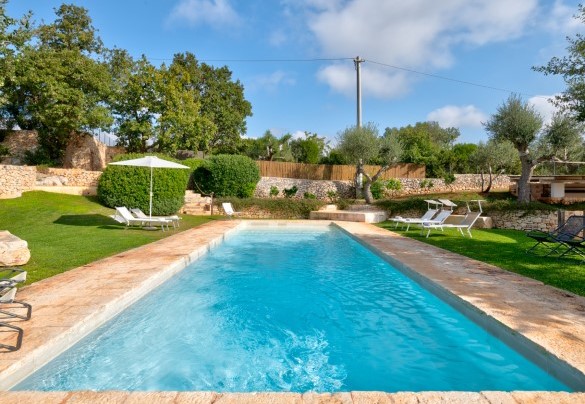 La piscina misura 14 x 4 m - Trullo Luna