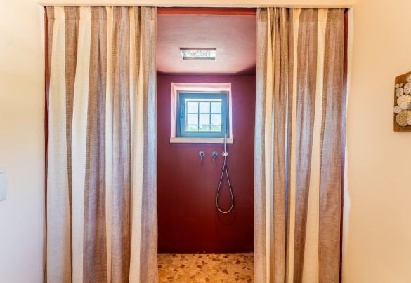 The shower in the bathroom no. 3 - Trullo Magnifico