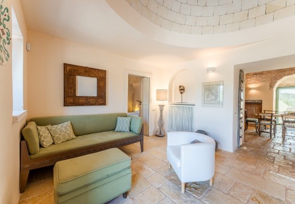 Small lounge area in the open space - Trullo Magnifico