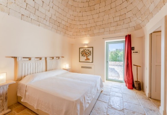 Double bedroom no. 3 with outdoor access - Trullo Magnifico