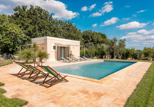 The sunbathing area around the pool - Trullo Magnifico