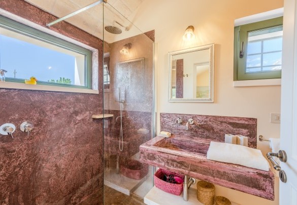 En suite bathroom with shower no. 2 - Trullo Magnifico