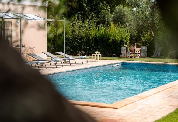 The pool measures 12 x 5 m – Trullo Magnifico