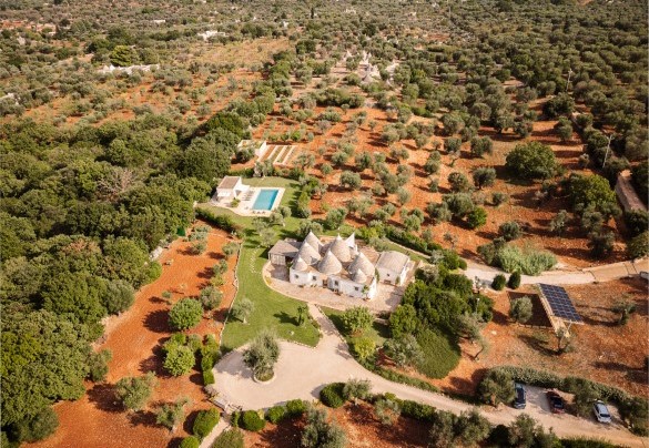 The rural setting of the surrounding countryside – Trullo Magnifico