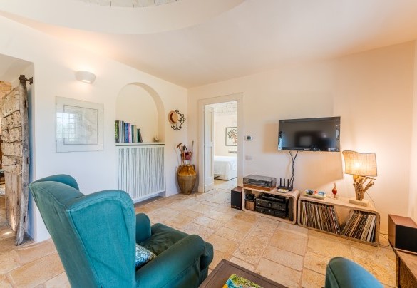Open space with TV area - Trullo Magnifico