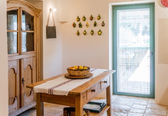 Kitchen with access to the outdoor pergola - Trullo Magnifico