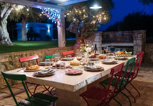 The dining table in the evening lights - Trullo Magnifico