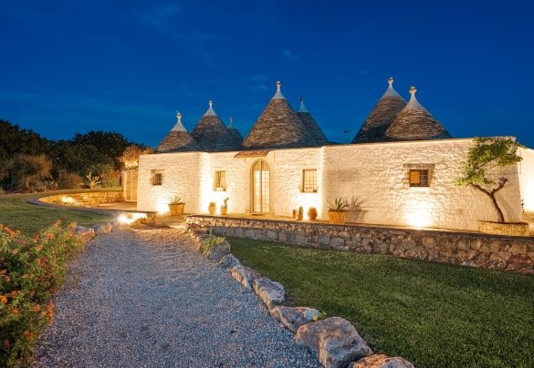 The grounds in the evening lights - Trullo Magnifico