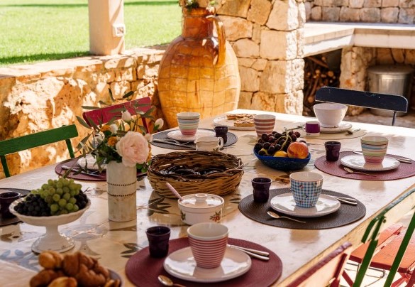 Breakfasts under the pergola - Trullo Magnifico