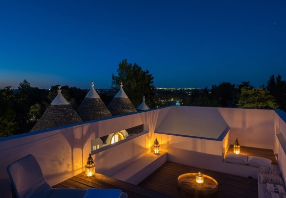 La graziosa terrazza con vista su Martina Franca è ideale per aperitivi al tramonto - Trulli Santa Pazienza