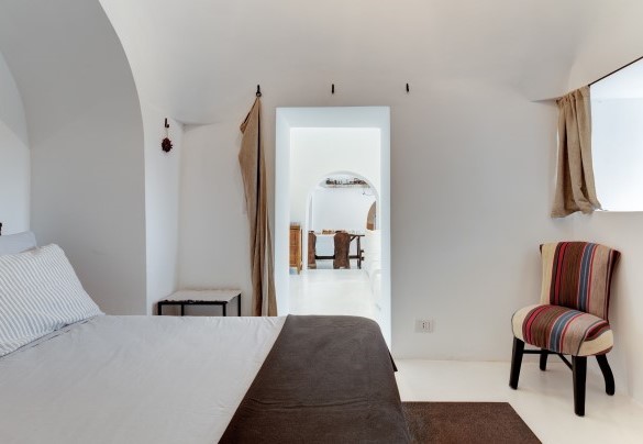 La camera matrimoniale n.1 nei trulli, è adiacente al salottino- Trulli Santa Pazienza