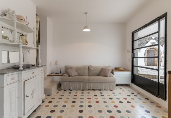 La spaziosa zona salotto della lamia principale - Trulli Santa Pazienza
