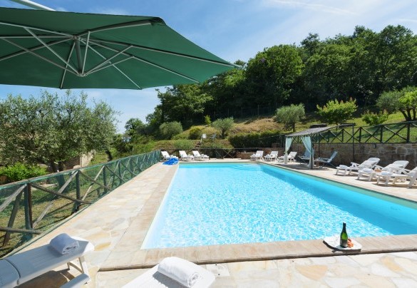 The pool measures 6 x 12 m, with a depth varying from1.30 m to 1.70 m - Val di Marco  