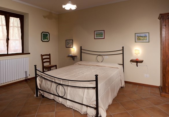Double bedroom on the first floor - Val di Marco 