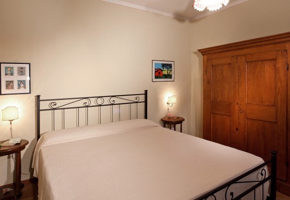 Double bedroom on the first floor - Val di Marco  