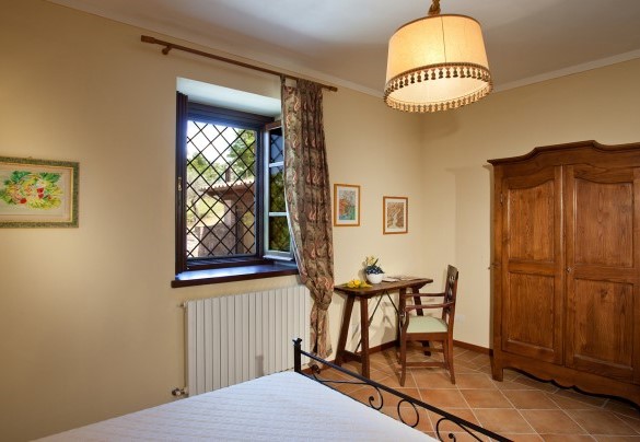 Double bedroom on the ground floor - Val di Marco  