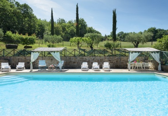The swimming pool is located on a panoramic terrace higher than the house - Val di Marco