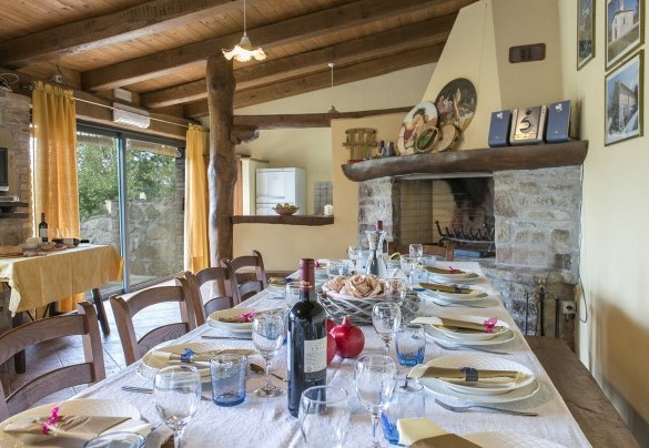 Dining room with fireplace - Val di Marco