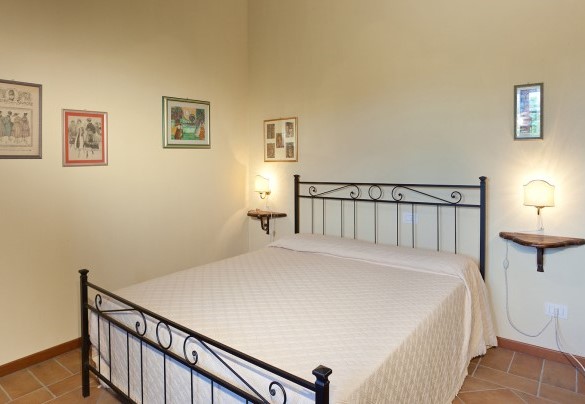 Double bedroom on the ground floor - Val di Marco 