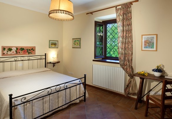 Double bedroom on the ground floor - Val di Marco  