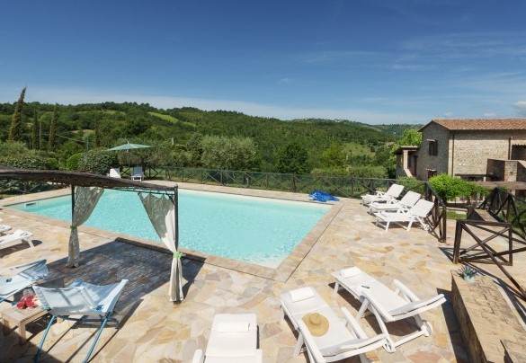 Immersed in a 60-hectare farm estate consisting of arable land, orchards, olive groves and pristine woodland - Val di Marco