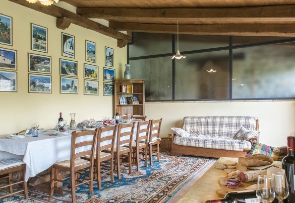 The table prepared for everyone to eat together - Val di Marco