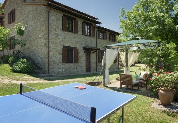 The ping pong table positioned on the lawn - Val di Marco