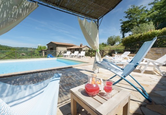  The gazebo provides shade during the hottest hours - Val di Marco