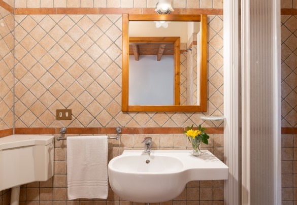 Bagno en suite con doccia n.7 in annesso 1 - Valleverde