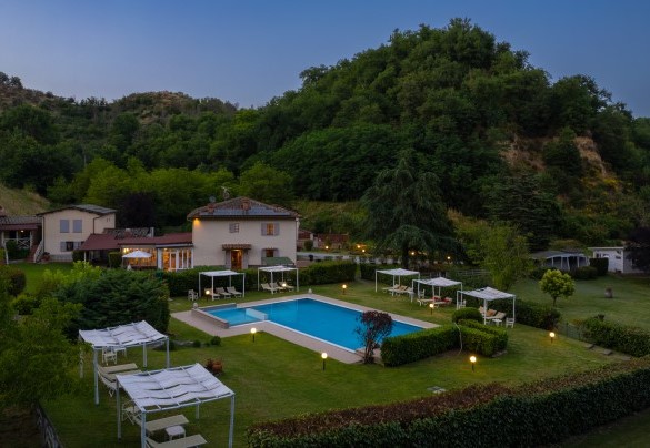 Veduta notturna della struttura - Valleverde