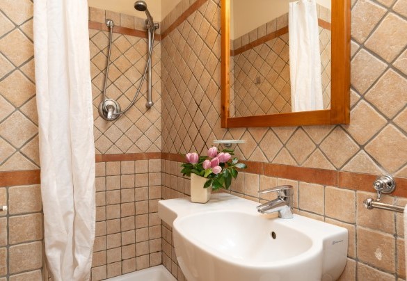 Bagno en suite con doccia n.6 in annesso 1 - Valleverde