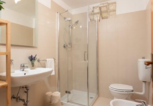 Bathroom with shower n 11 annex 4 - Valleverde