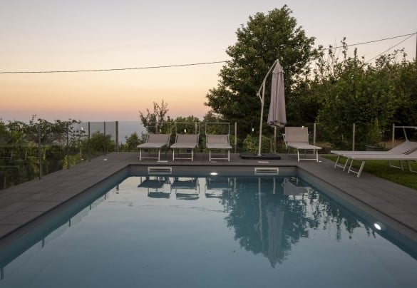 La piscina al tramonto - Vigne dell’Etna	
