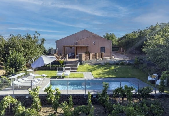 La zona piscina  - Vigne dell’Etna	