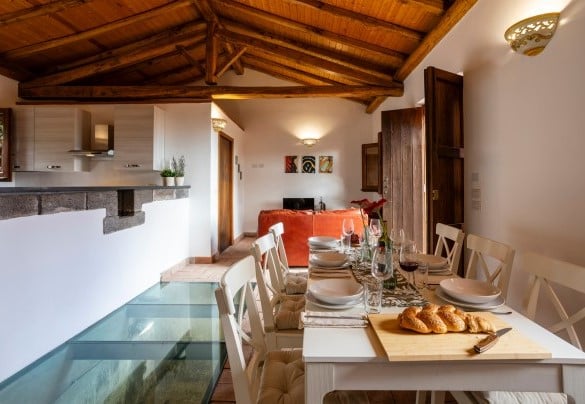 La zona pranzo - Vigne dell’Etna