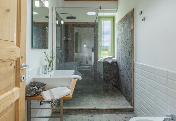 Bathroom with shower n.5 en suite to bedroom n.5 - Villa A Casa di Giovanni