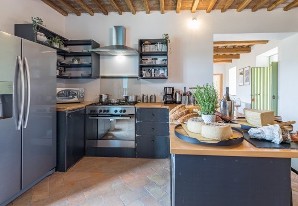 The large bright and equipped kitchen - Villa A Casa di Giovanni