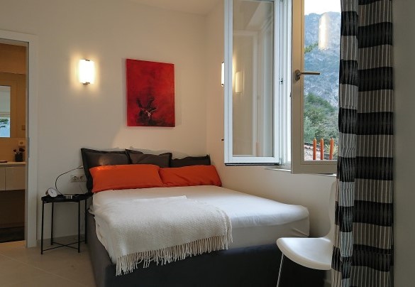 Camera con letto francese (3), con bagno con doccia ensuite, al primo piano - Villa Abetaia