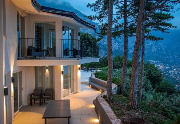Veduta esterna di un lato della casa  - Villa Abetaia