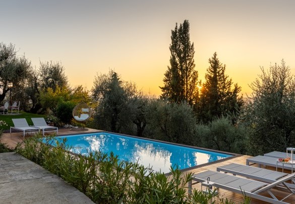 Dettaglio della zona solarium attrezzato per garantire pieno relax e privacy - Villa Adisa 