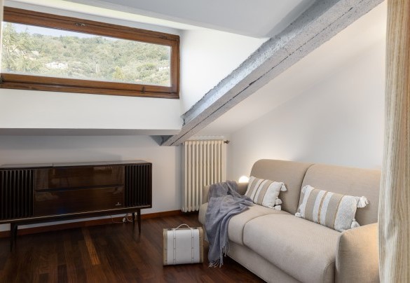 Studio con piccola zona living al primo piano - Villa Adisa